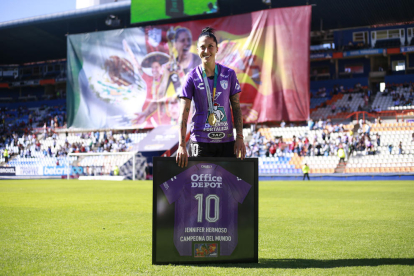 La delegación del Barça en la ofrenda floral por la Diada.