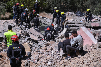 Aquellos que lo han perdido todo debido al terremoto se ven obligados a pernoctar a la intemperie en Marrakech.