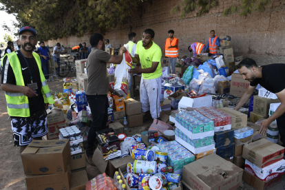 Aquellos que lo han perdido todo debido al terremoto se ven obligados a pernoctar a la intemperie en Marrakech.