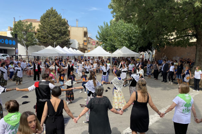 Bellpuig. Vecinos de todas las edades quisieron formar parte de los actos festivos en Bellpuig con motivo de la Diada.