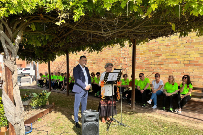 Bellpuig. Vecinos de todas las edades quisieron formar parte de los actos festivos en Bellpuig con motivo de la Diada.