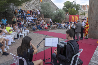 Bellpuig. Vecinos de todas las edades quisieron formar parte de los actos festivos en Bellpuig con motivo de la Diada.