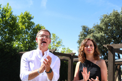 La presidenta del Congreso, Francina Armengol, ayer junto a otros miembros del PSOE en la Cámara.