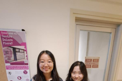 Chen Yingwen y Yu Yonnggong, estudiantes chinas en Lleida.