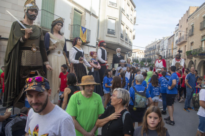 Tracalada en las fiestas de Bellpuig con más de 30 figuras.