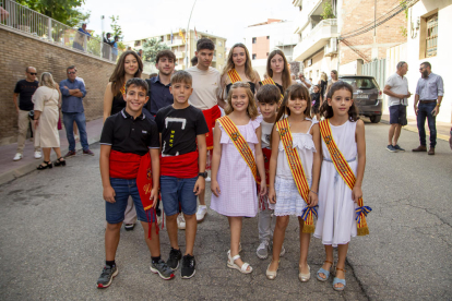 Les pubilles y hereus de Almenar participaron en el Seguici Festiu.