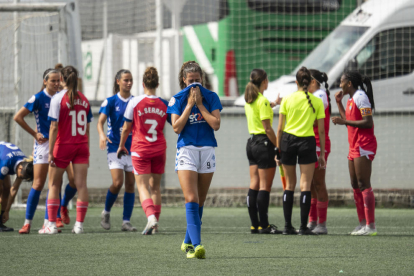 Imatge del xut de Laura Fernández que va suposar el primer gol del partit.