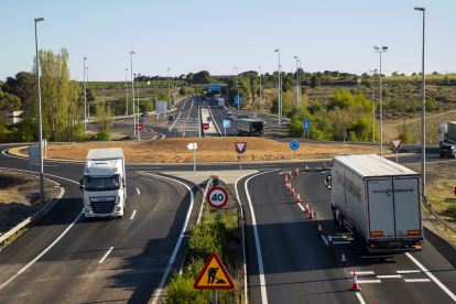 Rotonda a l’antic peatge de l’AP-2 a Lleida.