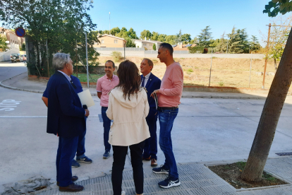 Visita als terrenys que acolliran el futur centre internacional de refugiats de Tàrrega.