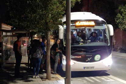 El comboi de la línia d’Almacelles en direcció a Lleida ahir a les 6.45 hores del matí.