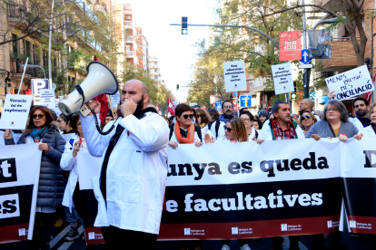 Manifestació de metges a Barcelona durant la vaga del 25 de gener.
