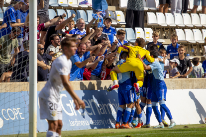 Imatge de la rematada de cap d’Agüero que va segellar la remuntada final del Lleida.