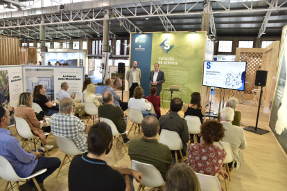 La Diputació reuneix cinquanta electes a Municipàlia ■ La Diputació va reunir ahir a Municipàlia mig centenar de càrrecs electes locals, en una sessió en la qual es van presentar els principals projectes i activitats per a la transformació e ...