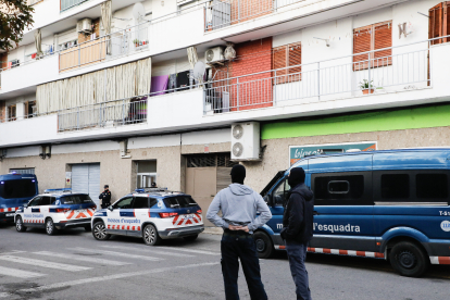 Imatge de l’operatiu de dimarts passat al carrer Mossèn Ramon Viladrich de Mollerussa.