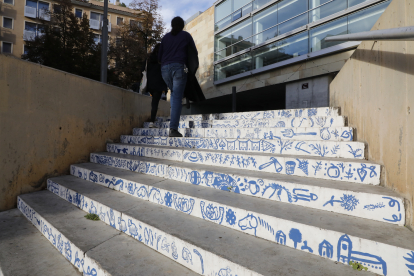 Una de les escales pintades que hi ha a la plaça Ereta, ahir.