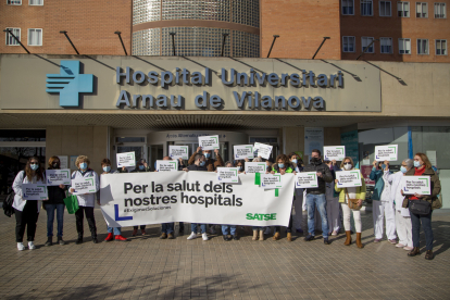 Manifestació d’infermeres l’any passat a les portes de l’hospital Arnau.