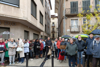 Desenes de persones es van concentrar a Estella-Lizarra, on viu la mare del petit mort.