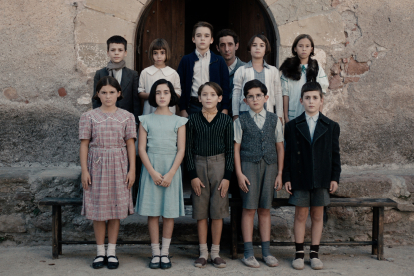Professor i alumnes protagonistes a la pel·lícula de Patrícia Font.