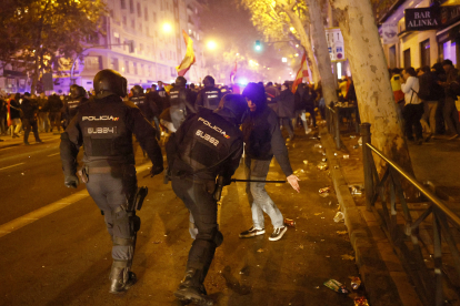 Protestes davant d'un Congrés blindat i també al carrer Ferraz