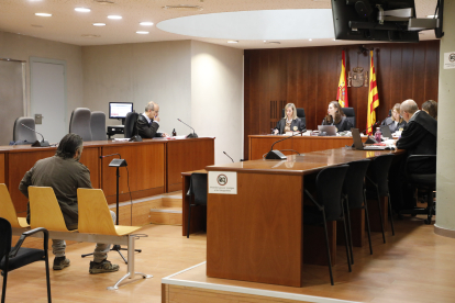 L’acusat durant el judici celebrat ahir a l’Audiència Provincial de Lleida.