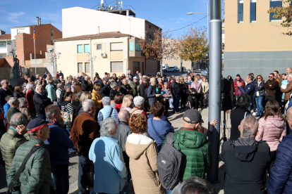 Unes 200 persones es van manifestar ahir davant del CAP de les Borges Blanques.