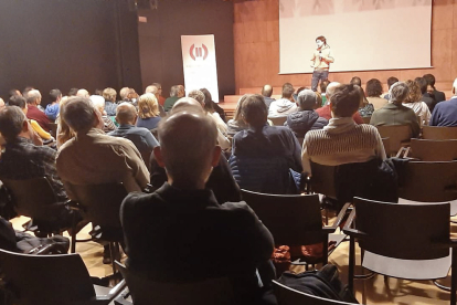 L’Espai Orfeó, de l’Orfeó Lleidatà, va registrar un ple absolut per homenatjar Juanjo Garra.