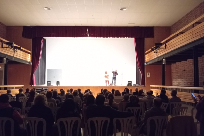 Un moment de la representació teatral de Castellnou.
