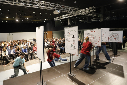 Projecte educatiu de ciutat ■ La Llotja va acollir ahir l’obertura del curs del Consell Escolar Municipal i la presentació del projecte educatiu de ciutat, que observa com a eixos la inclusió, la interculturalitat i la perspectiva de gènere, e ...