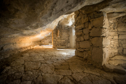 la catedral del baix segre. Vista interior de l’església de Sant Antolí (esquerra), una de les més grans de la comarca. És molt gran per les dimensions del poble.