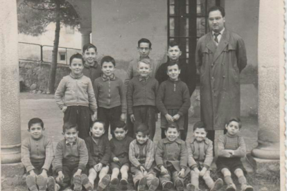 els primers. Foto dels primers alumnes de l’escola dels Torms el 1918.