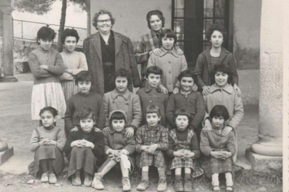 els primers. Foto dels primers alumnes de l’escola dels Torms el 1918.