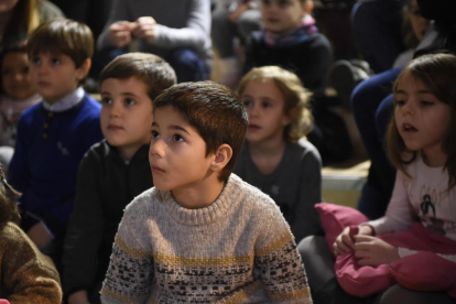 ple. Les sessions de contacontes de la llibreria El Genet Blau acostumen a tenir un gran èxit de convocatòria. 