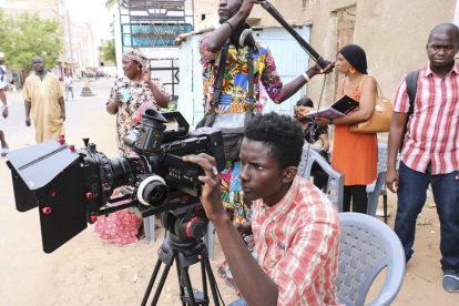 teatre. Alumnes d’una escola de Dakar fent un espectacle teatral sobre els drets sexuals i reproductius dels més joves.