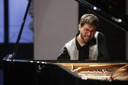 Pianos a quatre mans. Els pianistes Carles Marigó i Marco Mezquida presentaran el seu projecte a quatre mans Les set fulles del faig a l’església de Son.  