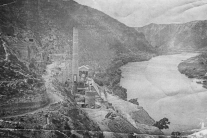 electricitat. Torre de línia desmantellada per la Confederació Hidrogràfica de l’Ebre per facilitar les maniobres als hidroavions que hagin d’apagar possibles incendis.