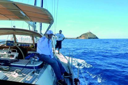 de pesca. En Xavier Badia i part de la tripulació, pescant a l'oceà Atlàntic.
