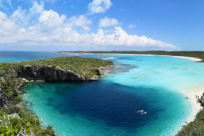 caràcter únic. L’oceà i les seves meravelles submarines donen a les Bahames un caràcter únic amb una barreja de colors verds i blaus, únics a tot el Carib i arreu del món.