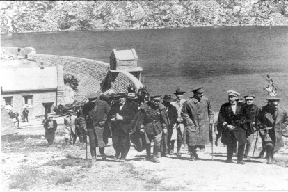 Un rei a la Vall Fosca. Alfons XIII visitant les obres a l'estany Gento l'any 1924.