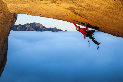 Millor fotografia d'escalada. 'Puente de los Polos' (La Pedriza) de Javier Urbon.