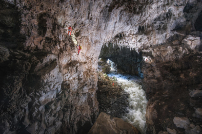 Millor fotografia d'espeleologia. 'Cueva Güerta' (Taverga - Astúries), d'Adrián Vázquez Fernández.