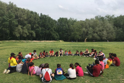 escola de l’esplai. Els monitors i monitores que participen en l’escola de l’esplai han de saber comunicar-se entre ells, amb els pares i els nens.