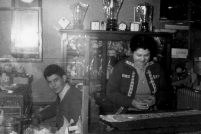 Imatge del 1955 treballant a la rellotgeria.
