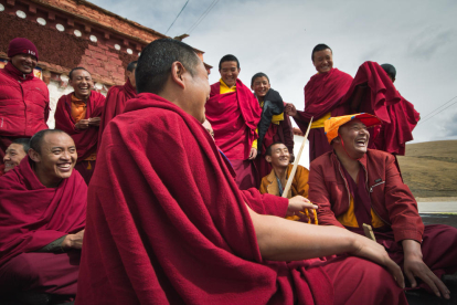 Budisme. Moment d'esbarjo dels monjos del monestir budista de Litang, també dins de la regió de Kham.
