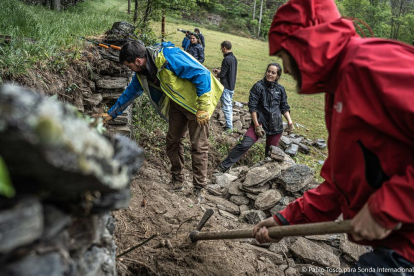 Treball dur. Els voluntaris, de més de divuit anys, han de dur a terme un treball “molt dur”.