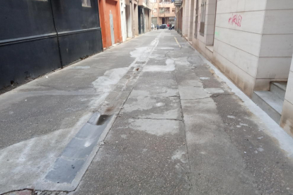 Estat del passatge Sant Jordi, al barri del Clot de Lleida
