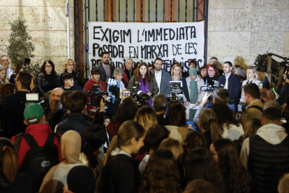 Centenars de persones van rebutjar la violència masclista a Sagunt.