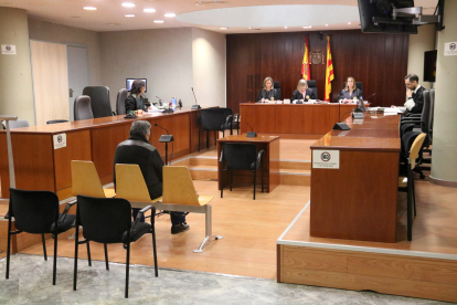 L’acusat, ahir en el judici a l’Audiència de Lleida.