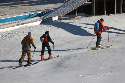 Esquiadors ahir a Baqueira Beret, l’única estació oberta.