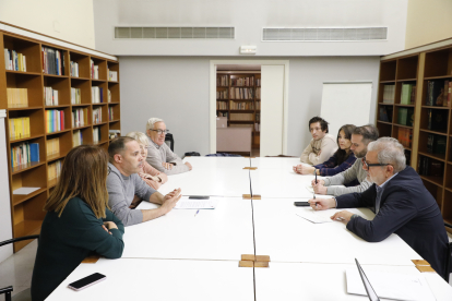 L’associació veïnal es va reunir ahir amb l’alcalde, Fèlix Larrosa.