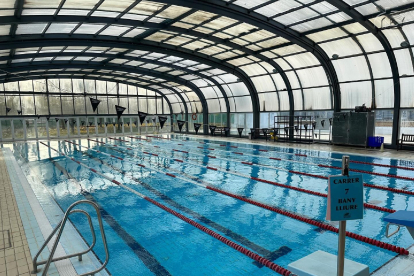 La piscina coberta de Balaguer, tancada al bany.
